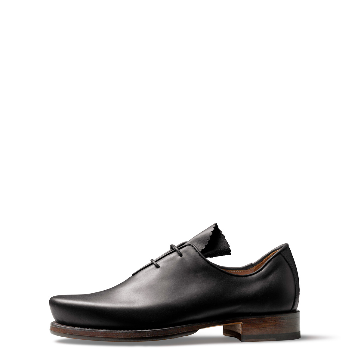 Haferlschuh Clemens von halfs aus München – rahmengenähter mittiger Haferlschuh aus schwarzem Rindsleder