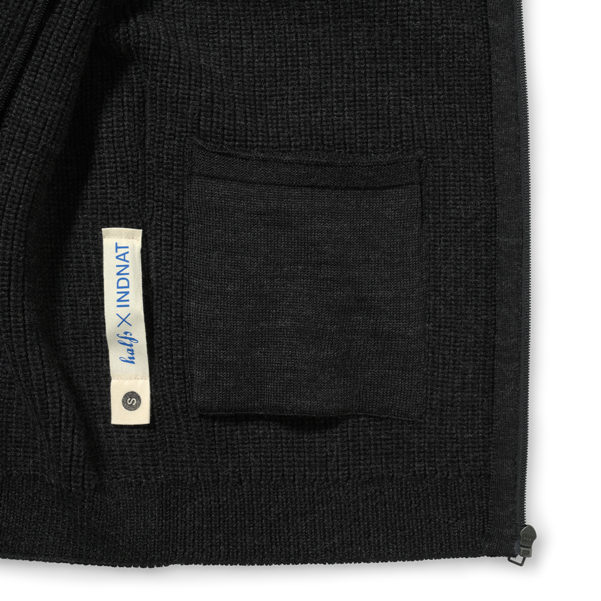 Strickjacke 7013 dunkelgrau von halfs X indnat – nahtlos in Deutschland im Perlfang aus Bio-Merinowolle gestrickt, mit Zipper und Stehkragen